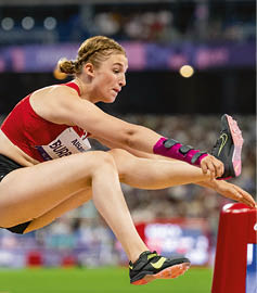 Foto von Laura Burbulla beim Weitsprung w hrend der Paralympics 2024 in Paris