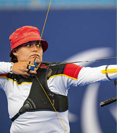 Foto von Flora Kliem beim Para-Bogenschie en w hrend der Paralympics 2024 in Paris
