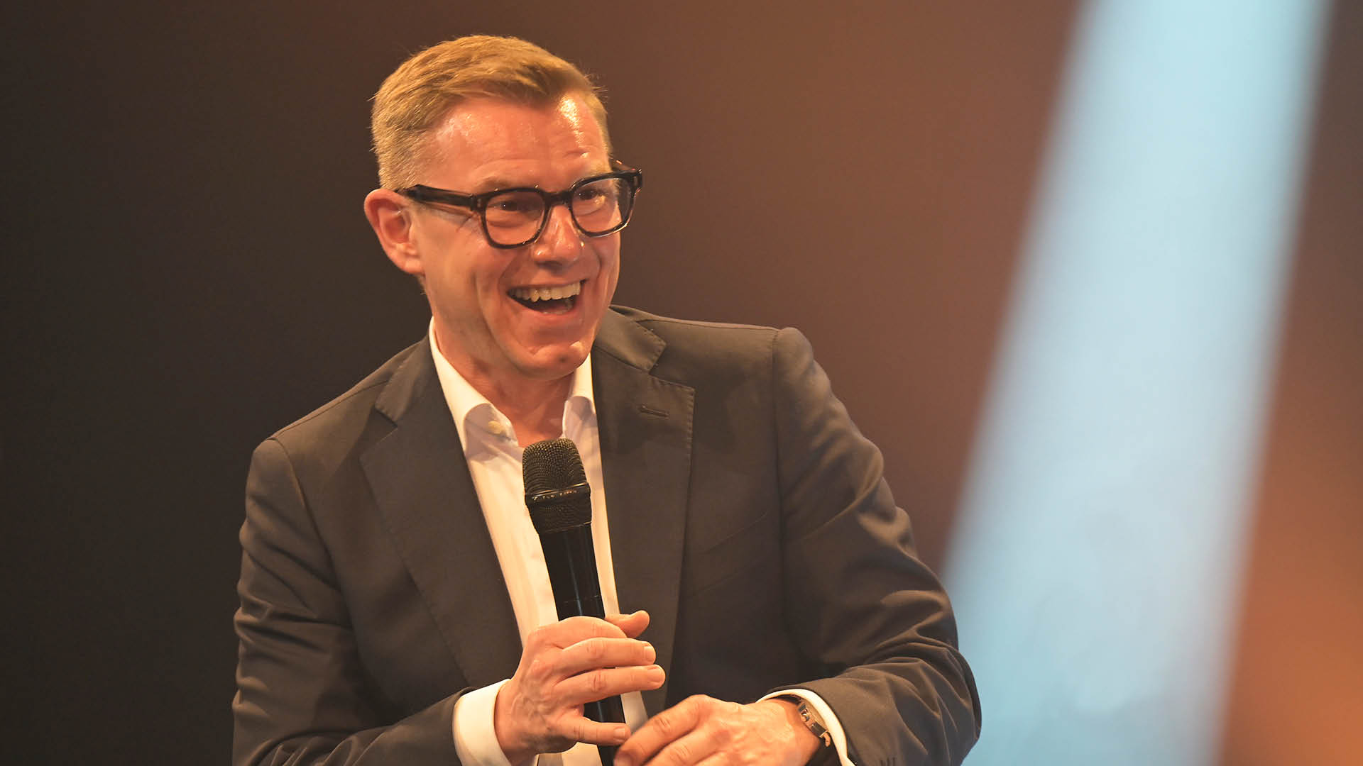 Andreas Kuhnt (nicht im Bild) interviewt Floras Paten Uwe Voigt von Aucotec