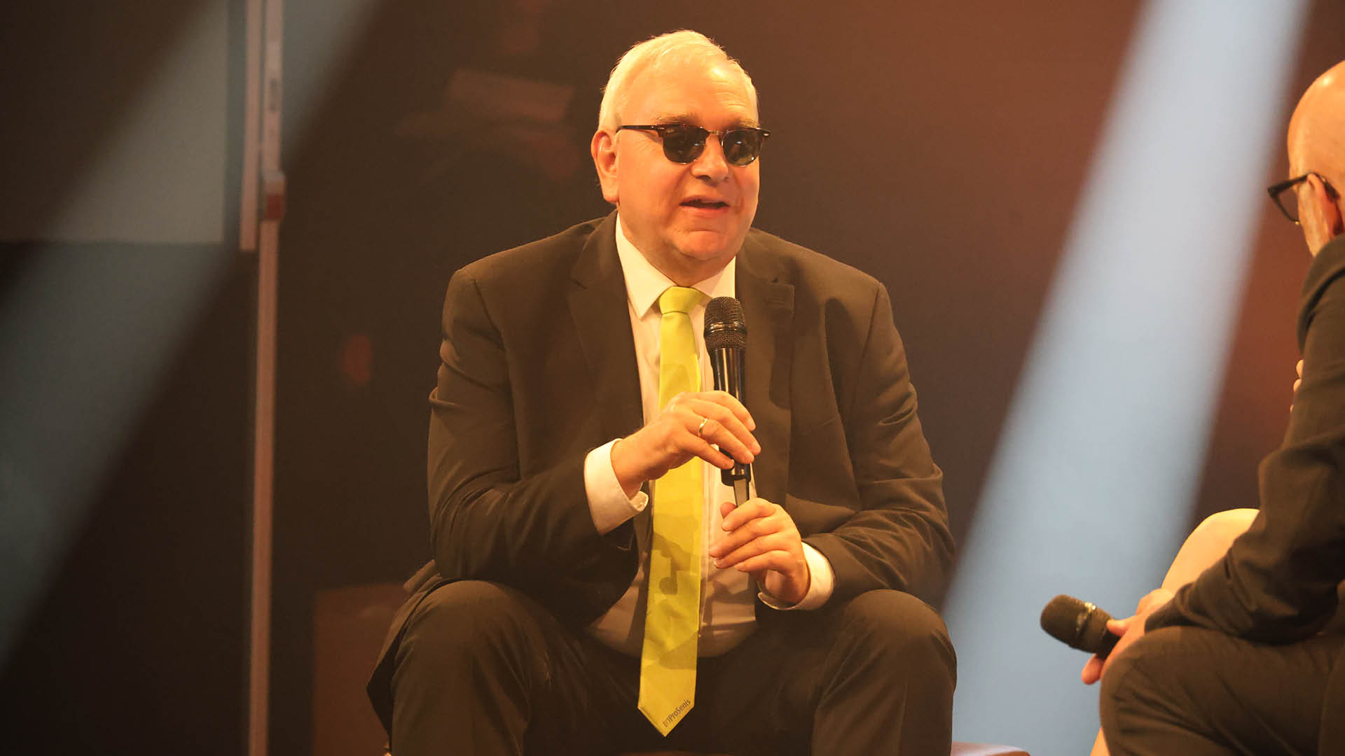 Andreas Kuhnt, ganz rechts, interviewt Hermines Paten Hans-Werner Lange von ProSenis