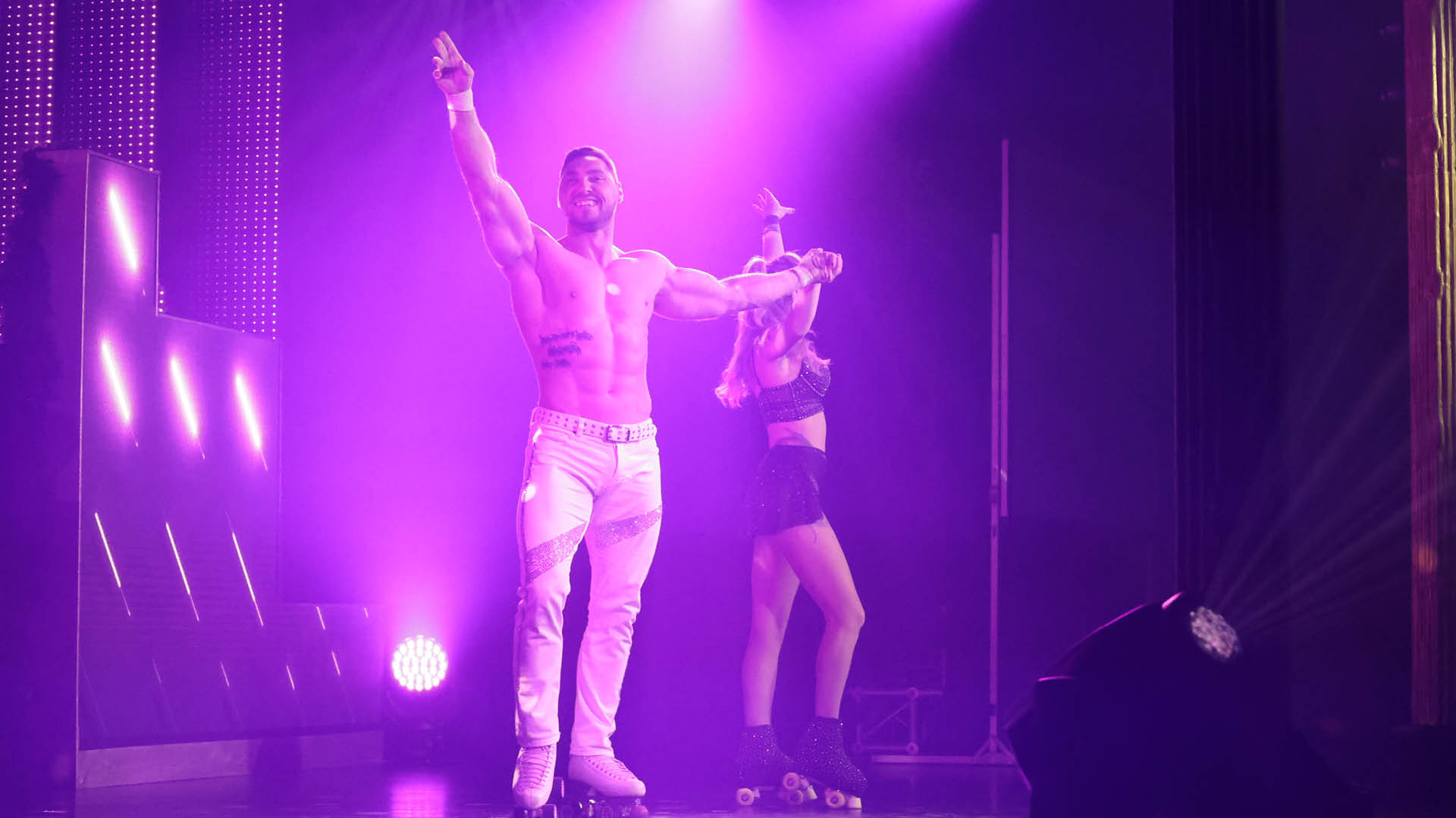 GOP-Act Alex und Natalia, Rollschuhakrobatik